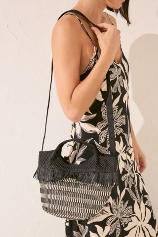 Bolso mediano rafia flecos Women'secret por 19.99€