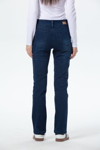 Jeans Mujer Flo Calce Recto Azul Oscuro Rebaja $14.990 solo en Fashions Park, Chile