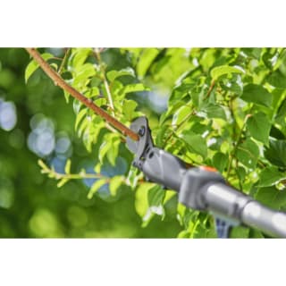Gardena HighCut 250/18V P4A telescopische takkenschaar 2,5 m voor €53,70 bij Karwei