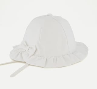 Gorro piqué básico de bebé por 5.39€.