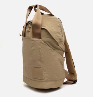 Mochila en nylon con bolsillo para portátil 14" por 15€.