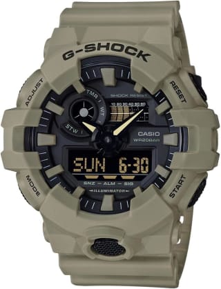 Casio G-Shock GA-700UC (53 mm) por $1,466 en Amazon