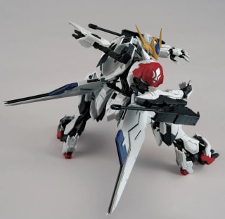 Bandai MG Gundam Barbatos Lupus (1/100) por $1,250.17 en Amazon