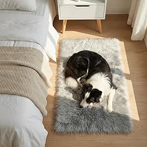 Alfombra de pelo sintético de oveja ultra suave y mullida 90x60 cm por 7.70€
