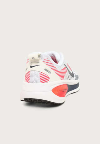Nike Vomero 18 por 80,90€ en Privé by Zalando