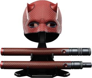 Marvel Legends Series, Daredevil: Born Again, máscara y bastón por $2,555 en Amazon