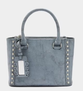 Bolso de mano estilo tote convertible a bandolera con tachuelas decorativas a 12.99€