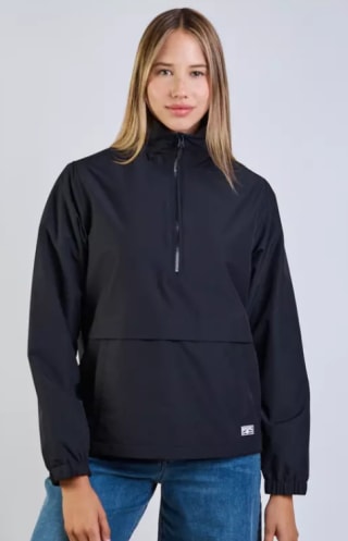 Cortaviento Surge Negro Mujer Rip Curl por $19.990