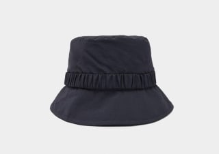 Parfois Gorro de mujer estilo bucket por 5.99€.