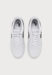 Nike Sportswear AIR FORCE STREET - Baskets basses pour 71,95€ à Zalando