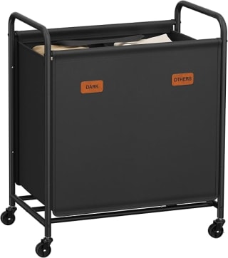 SONGMICS Clasificador de ropa de 2 secciones por $414 en Amazon