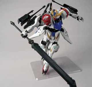 Bandai MG Gundam Barbatos Lupus (1/100) por $1,250.17 en Amazon