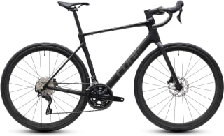 Cube Attain C:62 Race carbone et chrome à 1.699€ chez Bike-Discount