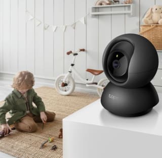 Tapo C211 Cámara de Seguridad 2K Pan/Tilt por $395 en Amazon