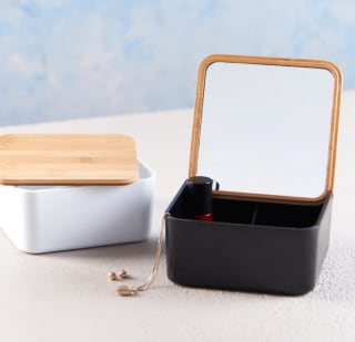 Joyero con espejo por 1.99€.