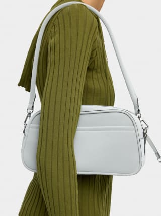 Bolso de hombro de textura suave M por 12.99€