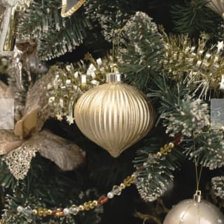 Adorno navidad DEAR SANTA Onion dorado 10 cm aos $1.190 Disponible en Sodimac, Chile