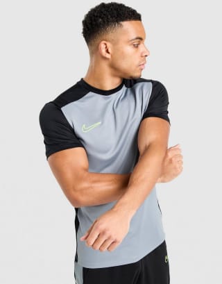 Sélection de t‑shirts Nike à 10€ chez JD Sports