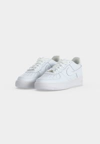 Nike Air Force 1 LE UNISEX pour 65,95€ chez Zalando
