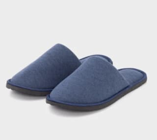 Super Chollazo 2 pares zapatillas de estar en casa desde solo 2.07€ en Carrefour