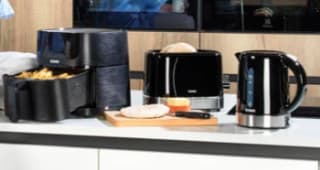 Kitchenbox met airfryer, broodrooster en waterkoker voor €49,99 bij Hubo