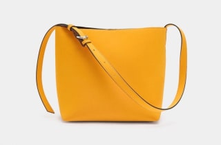 Parfois Bolso de hombro con textura suave por 9.99€.