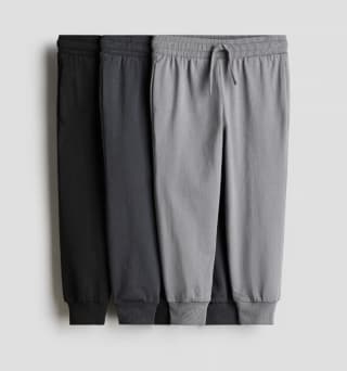 3-pack de joggers para niño por $169 en H&M