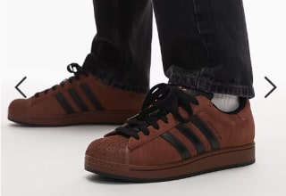 Adidas Originals Superstar II sneakers in bruin en zwart voor €32,99 bij ASOS