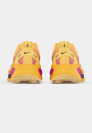 Nike Vomero 18 "Citron Pulse" por 77,90€ en Privé by Zalando