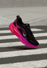 Nike VOMERO 18 Zapatillas running por 67.96€ en Zalando
