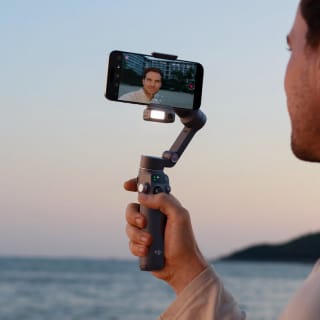 DJI Osmo Mobile 7P por $1,729 en DJI