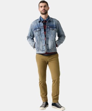 Pantalón XX Chino Standard Taper Levi's® por $360