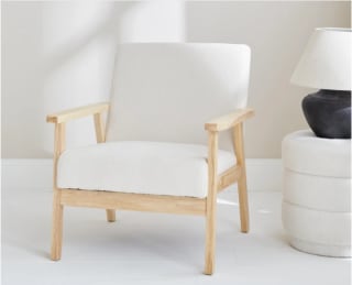Fauteuil scandinave bois de peuplier, d'hévéa et bouclette à 79,99€
