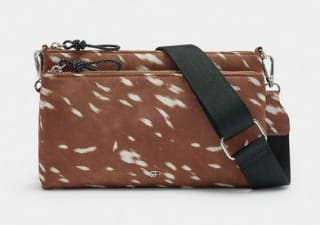 Bolso Bandolera estampado de nylon por 12.99€.