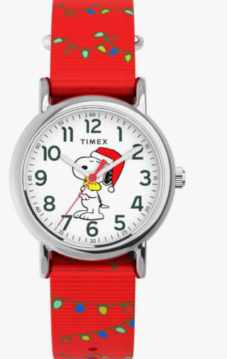 Timex Peanuts x Weekender Snoopy Santa Hat Reloj con correa de tela roja por 80.37€