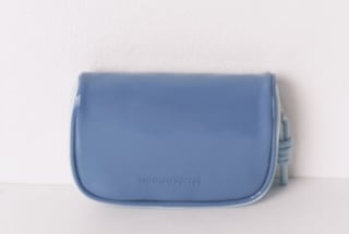 Women'Secret Neceser pequeño charol por 4.29€.