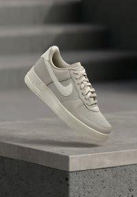Nike Sportswear AIR FORCE RETRO por 61.16€ en Zalando