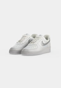 Nike Sportswear AIR FORCE STREET - Baskets basses pour 65,95€ chez Zalando