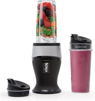 Ninja Fit Licuadora Personal 700W (2 vasos 480 ml) por $990 en Amazon