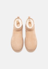 UGG Classic Ultra Mini voor €107,95 bij Zalando