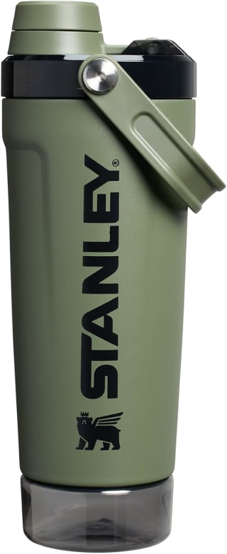STANLEY Vitalize - Botella coctelera de 20 onzas por $751.83 en Amazon