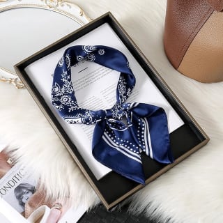 Pañuelo satén cuadrado Haul Global por 0,73€