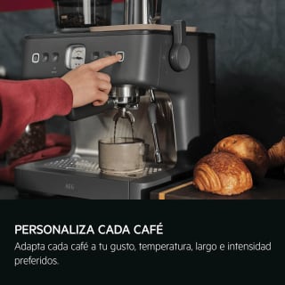 Máquina de café espresso AEG EC8-1-8BP por 284€ en AEG