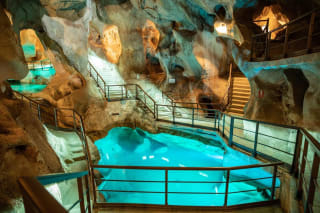 Málaga Hotel 4* con desayuno 1ª línea de playa + Entradas Cueva Tesoro por 42€