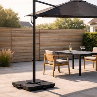 Zweefparasol met solar ledlampen voor €69 bij de Action