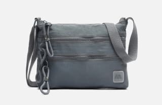 Bolso Bandolera pequeño en nylon por 10€.