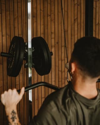 Cage de musculation Power rack 900 + banc 900 pour 449,99€ chez Decathlon