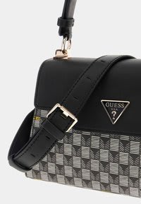 Guess WAVE HANDLE FLAP - Handtas voor €67,50 bij Zalando
