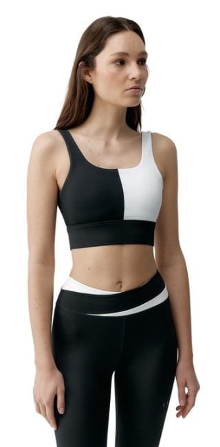 Born Top deportivo de mujer por 18€.
