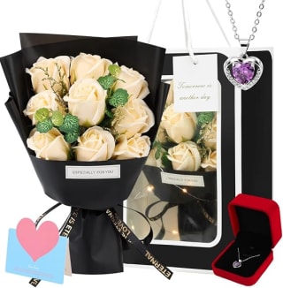 UOUOU Flores Eternas (Rosas Conservadas) por $110 en Amazon